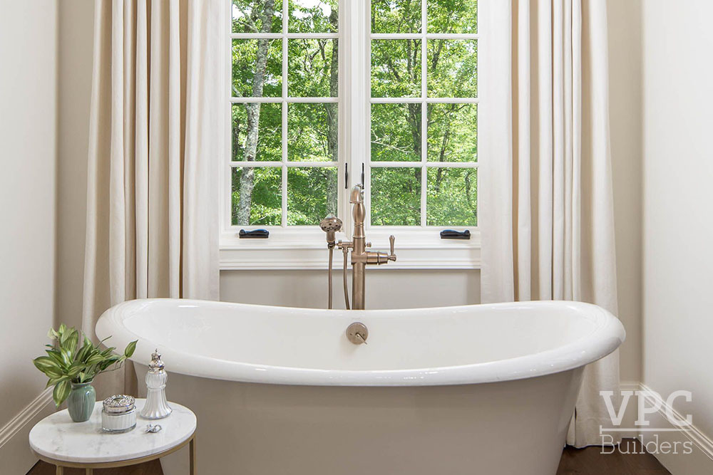 Country French Cottage bathtub