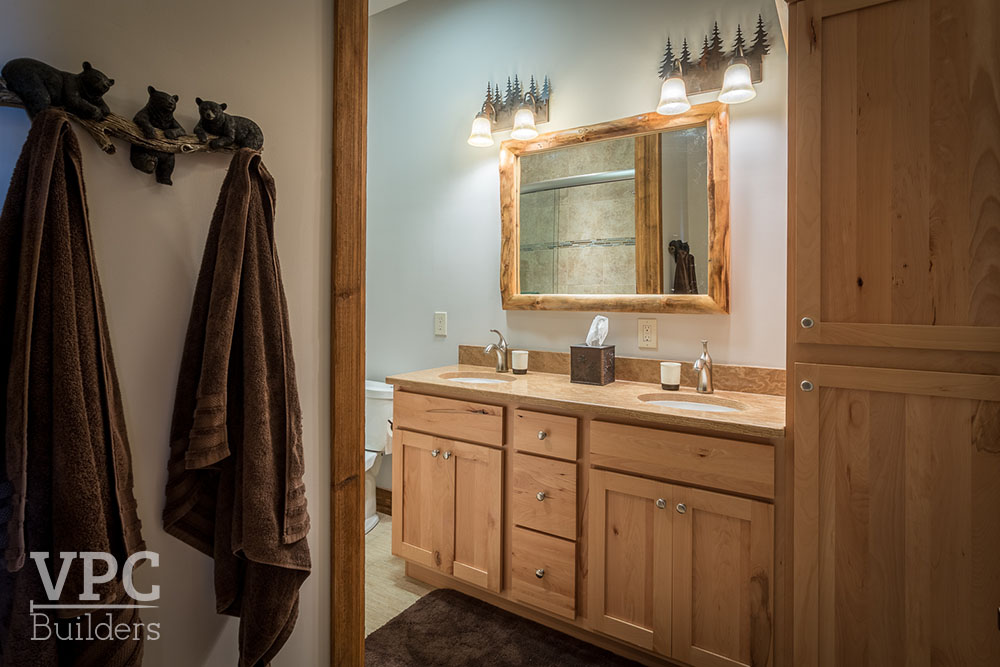 Custom Cabin at Grandfather bathroom