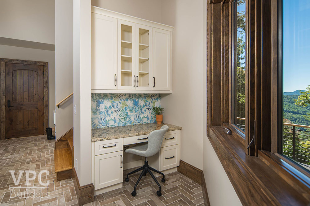 Hawk Point Lodge desk