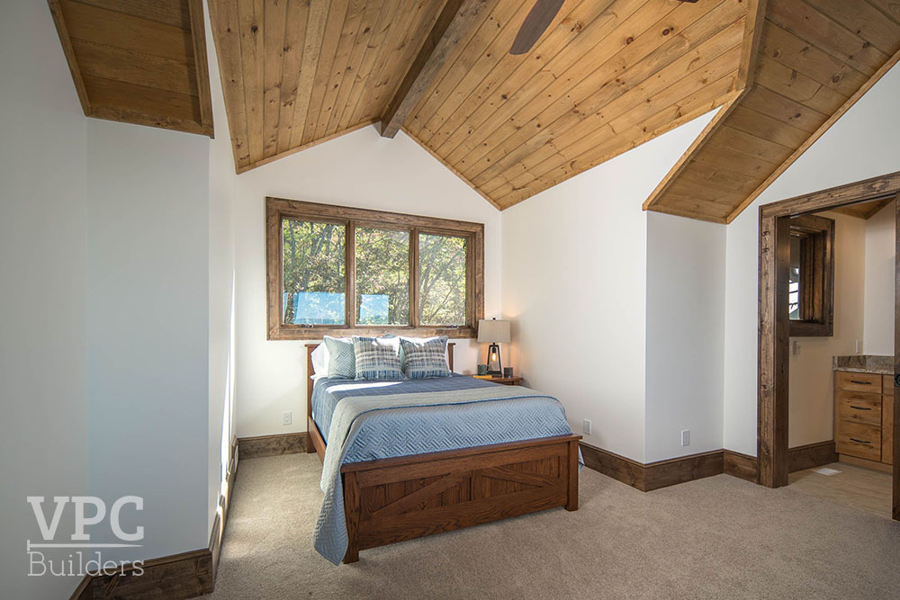 Hawk Point Lodge bedroom