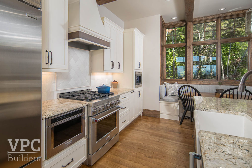 Hawk Point Lodge kitchen