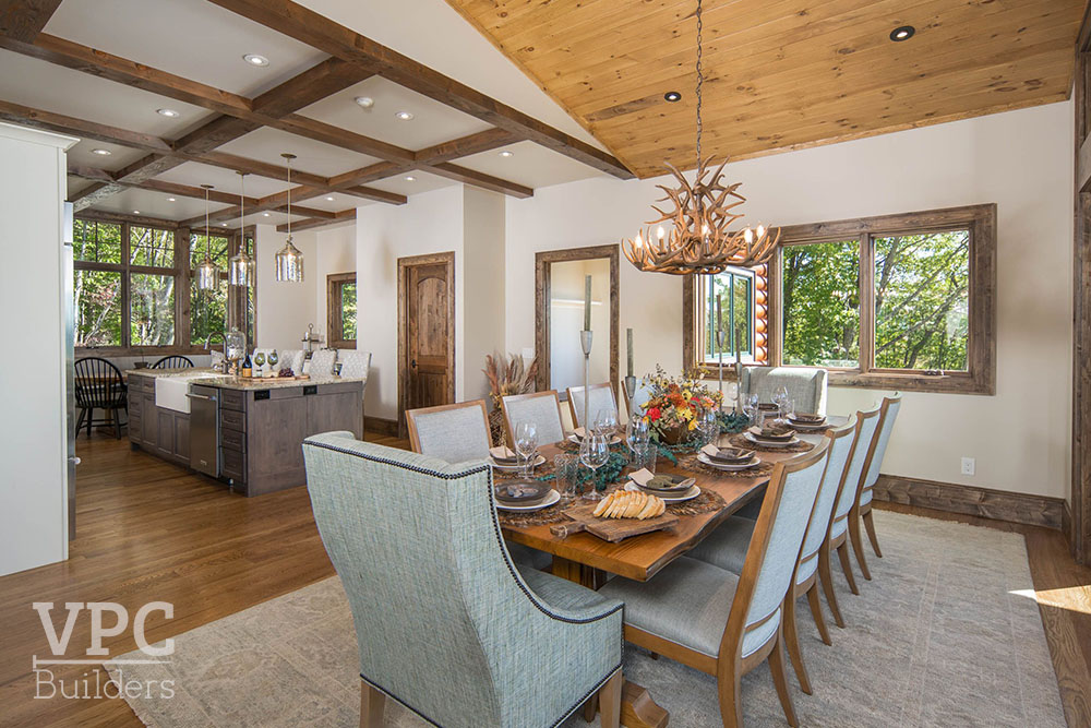 Hawk Point Lodge dining area