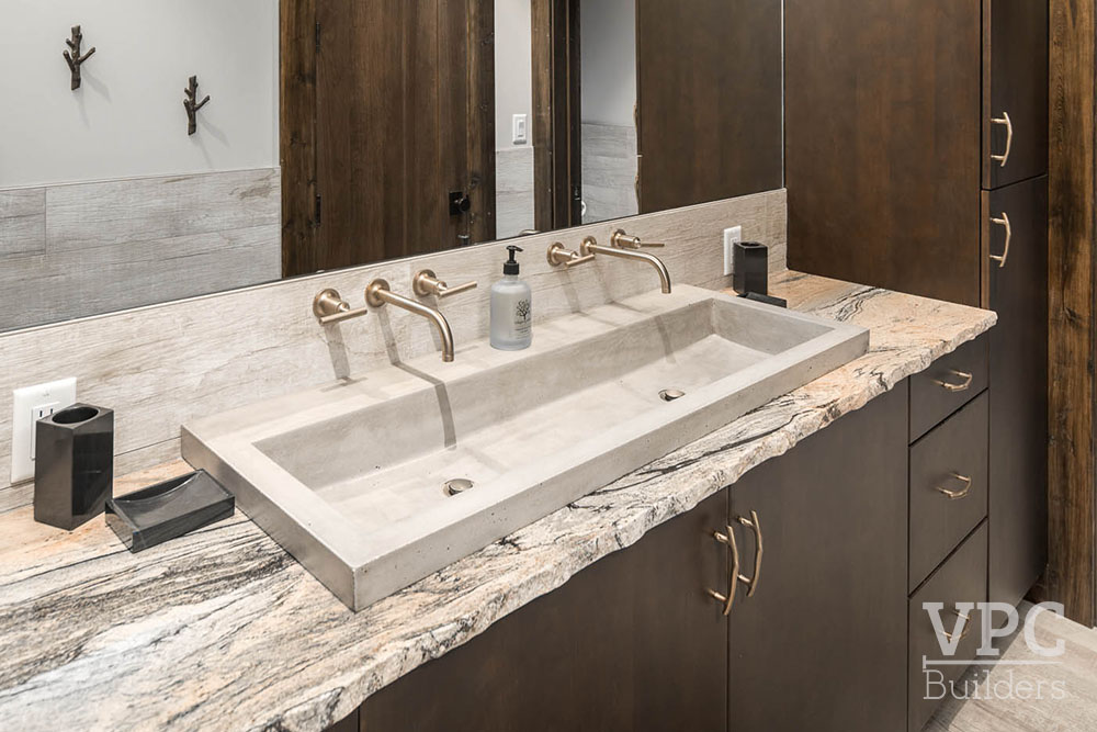 Lodge Ridge bathroom