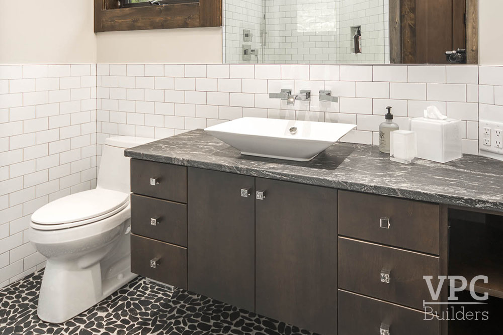 Lodge Ridge bathroom