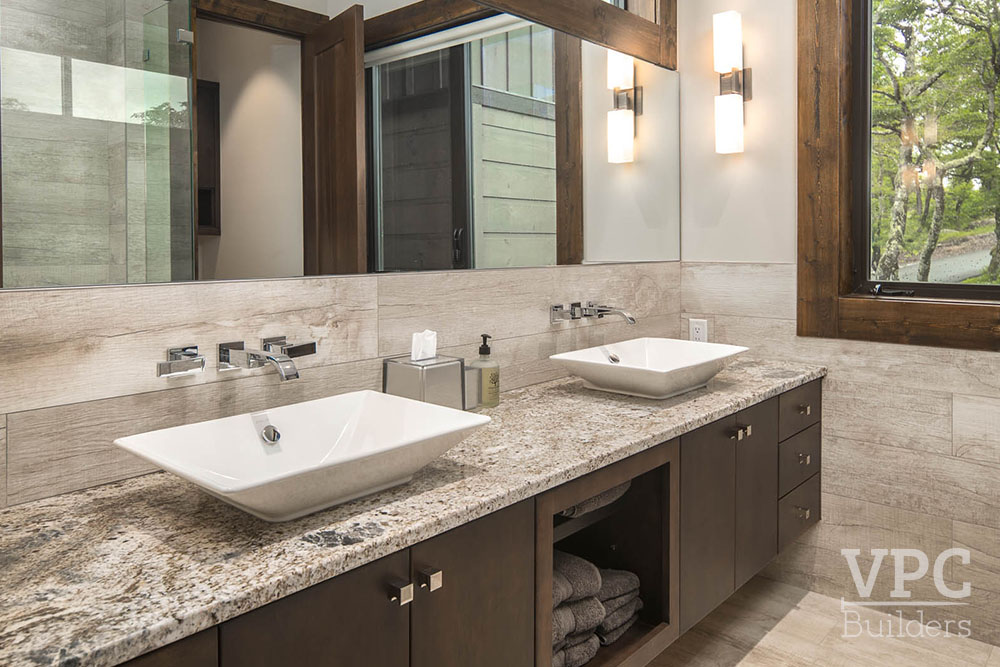 Lodge Ridge bathroom