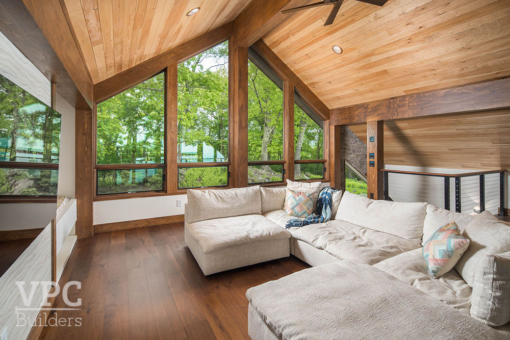 Contemporary Scenic Solitude