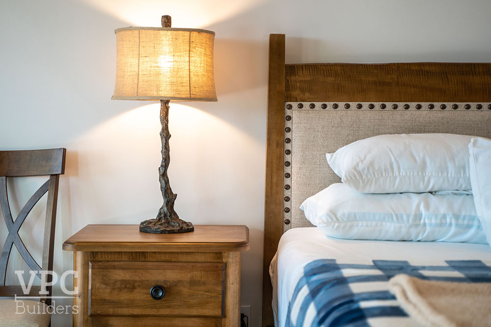 Osprey Haven lamp detail