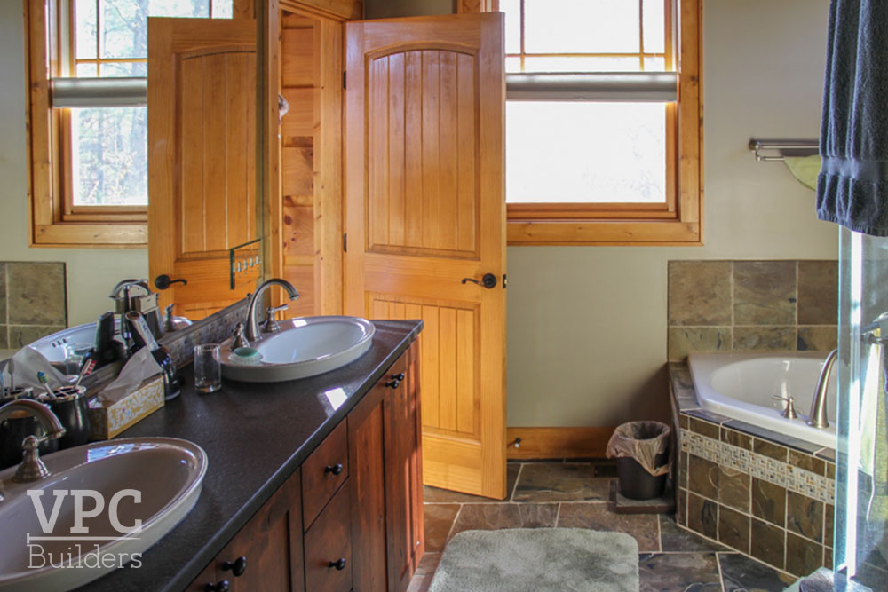 Sparta Custom Lodge bathroom