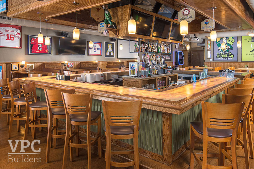 Macados bar