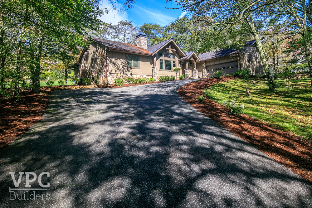 Golf Cottage in Linville exterior and driveway