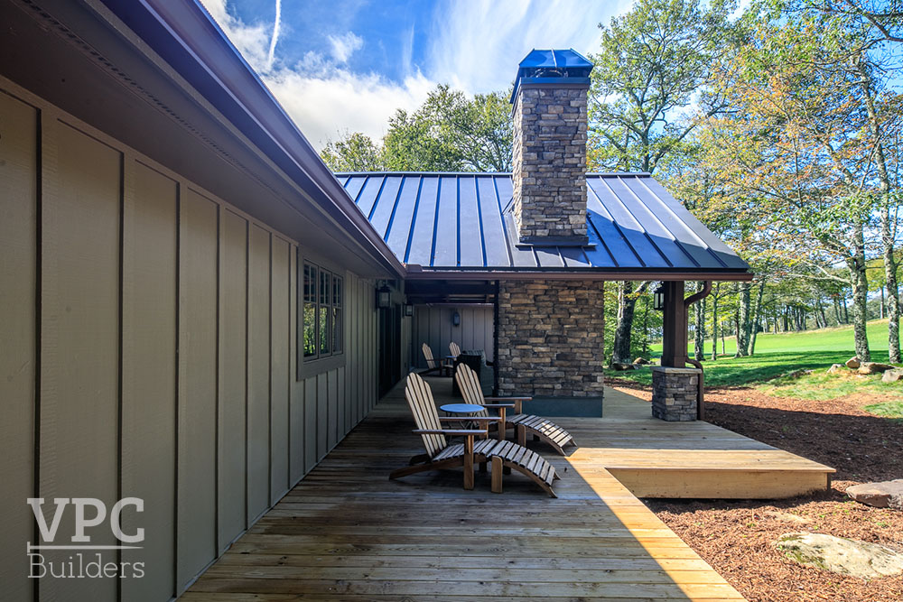 Golf Cottage in Linville exterior back deck/porch seating