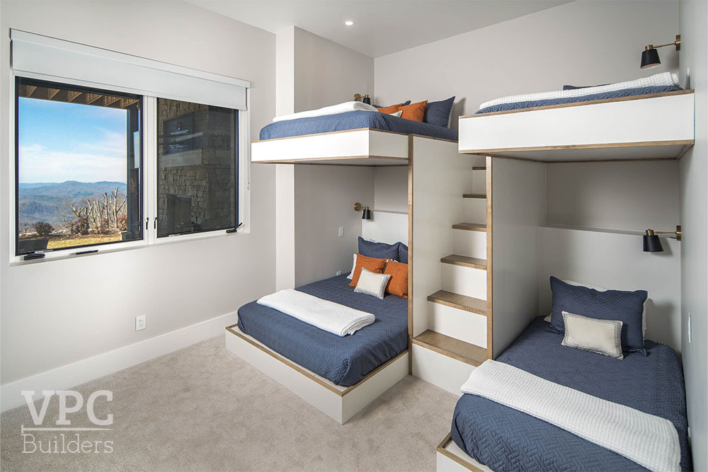 Blackstone Summit interior bedroom